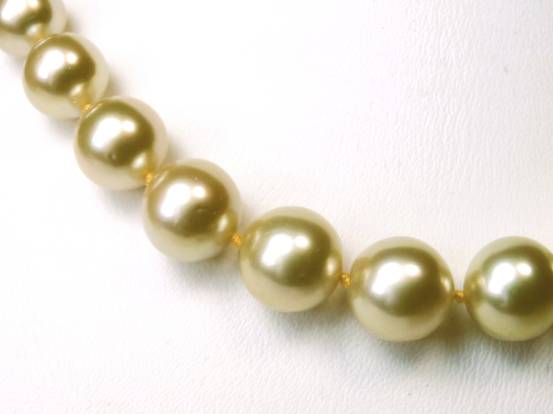 goldene Perlen