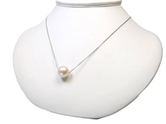 Mingperle an Goldkette