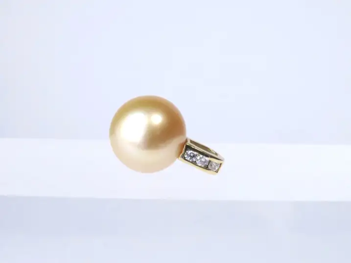 goldener Südseeperlenanhänger