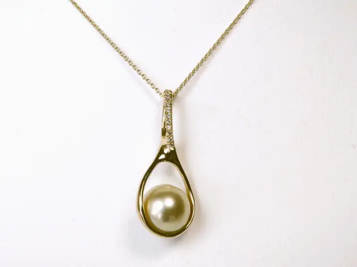 Anhänger mit Diamanten Perlen