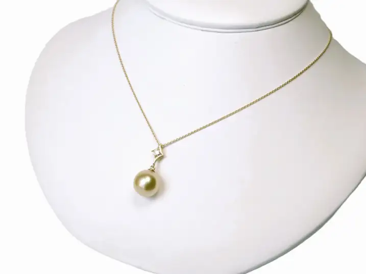 Diamantanhänger mit Südseeperle