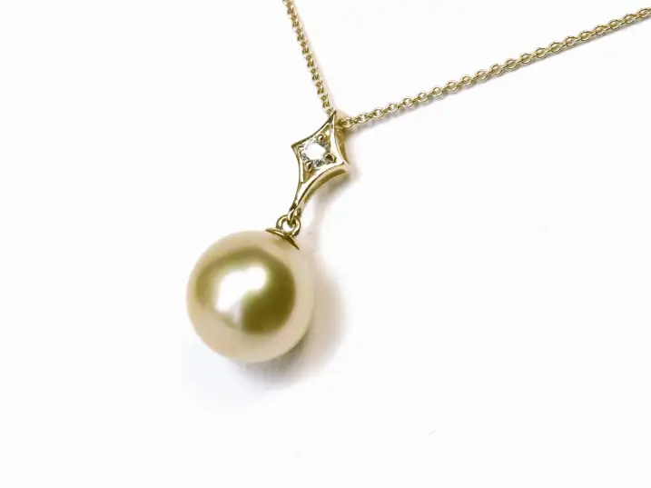 Diamantanhänger mit Südseeperle