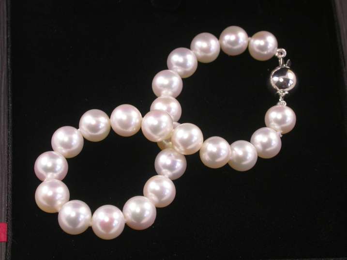 armband weisse perlen