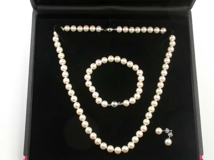 Set aus Perlen