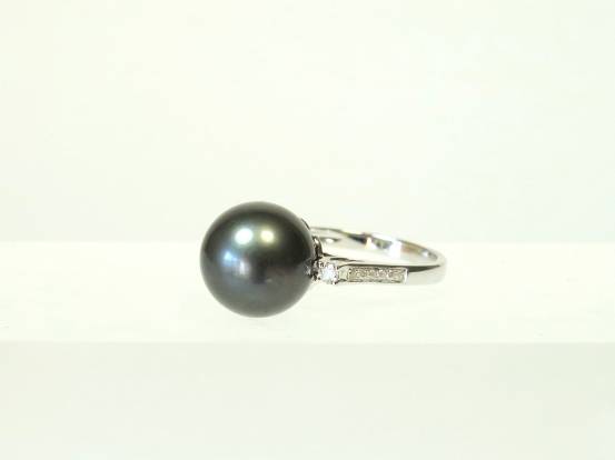 Ring mit Perle